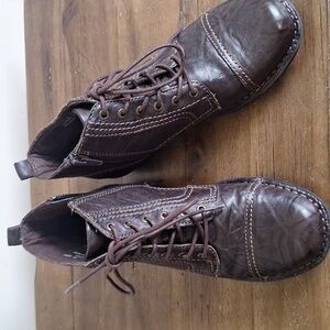 Clarks Collection  Dark Brown Lace-Up Boots Size 5M